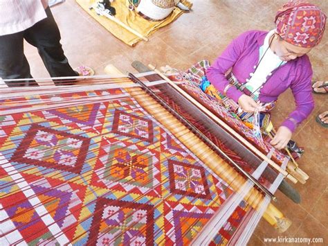  The Zealous Weaver - A Tapestry Woven From Pakistani Folklore!